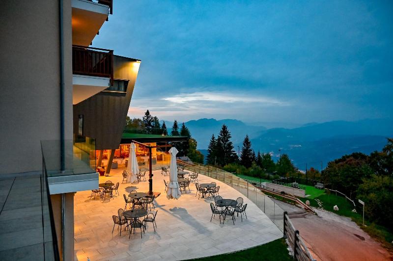 Hotel Monte Bondone - Teras