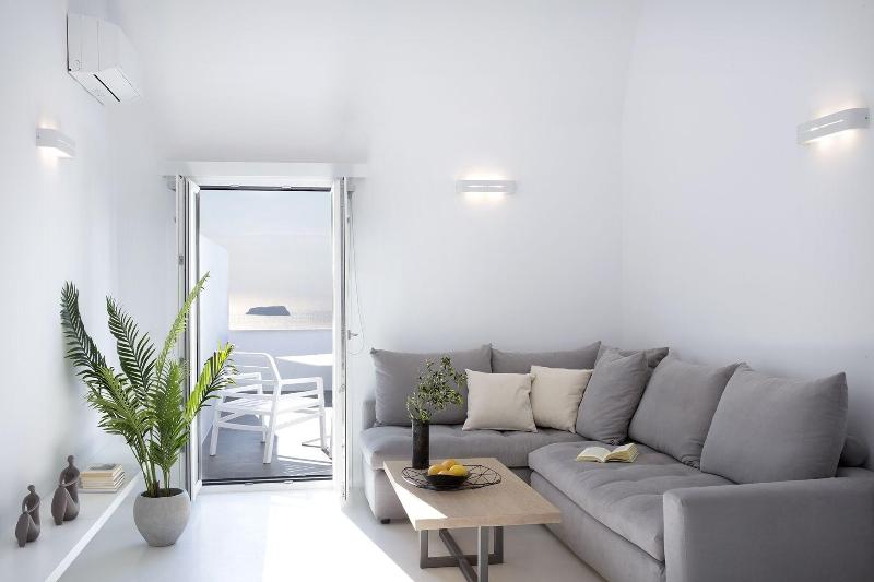 May Seven Suites Hotel - Oda