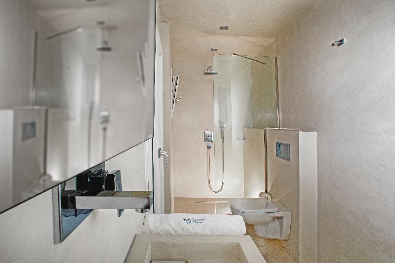 May Seven Suites Hotel - Oda