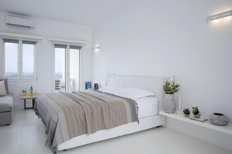 May Seven Suites Hotel - Oda
