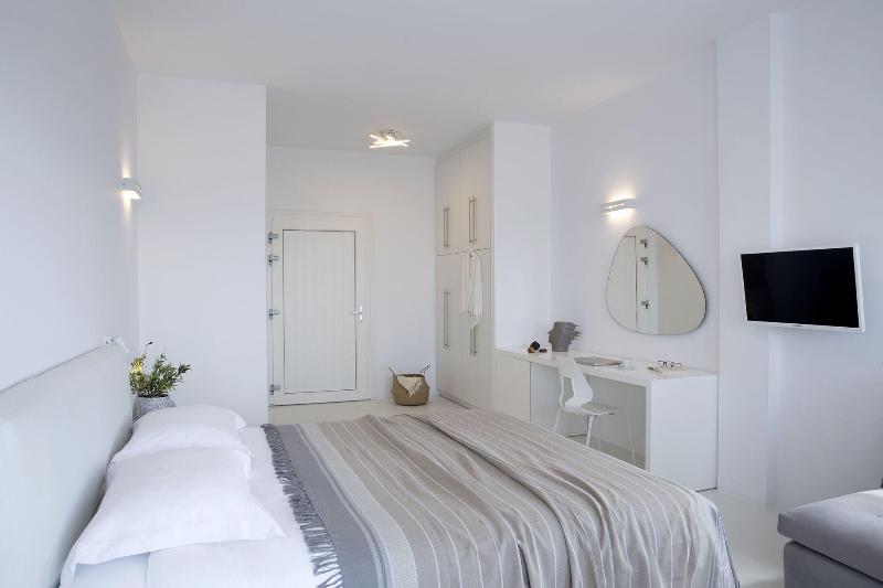 May Seven Suites Hotel - Oda