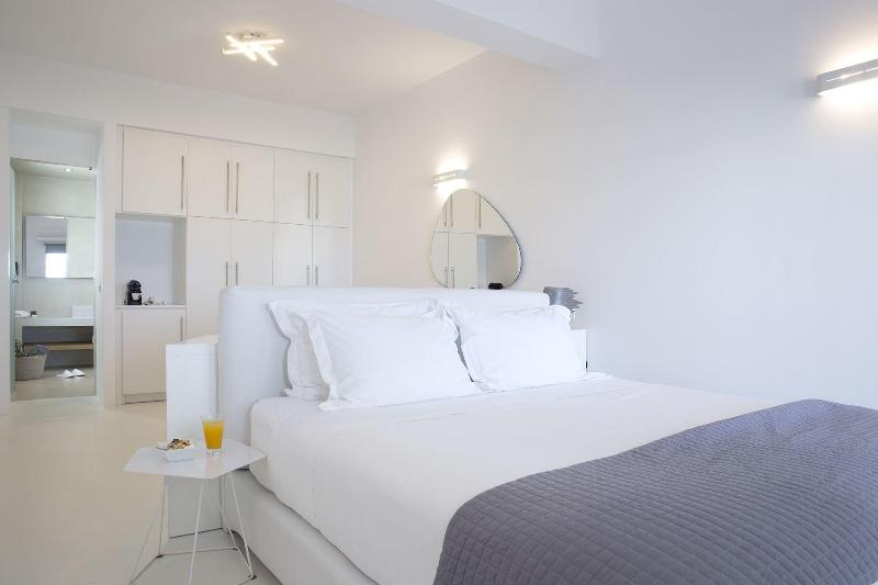 May Seven Suites Hotel - Oda