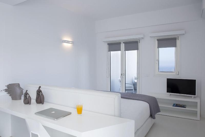 May Seven Suites Hotel - Oda