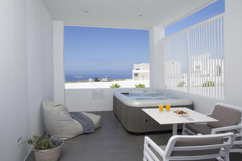 May Seven Suites Hotel - Oda