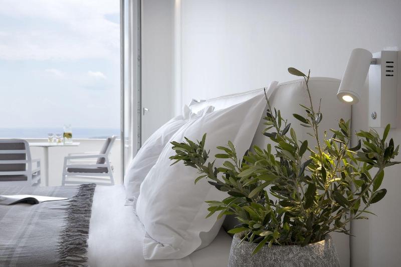 May Seven Suites Hotel - Oda