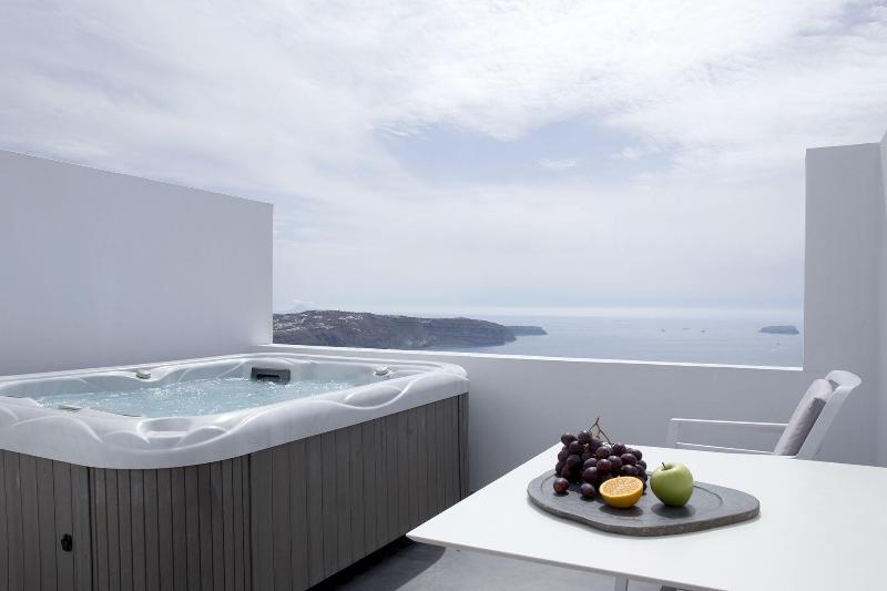 May Seven Suites Hotel - Oda