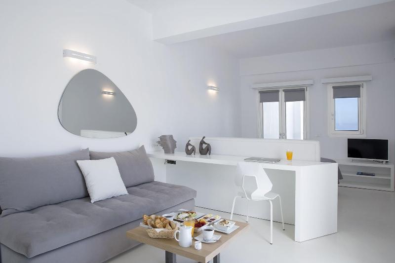 May Seven Suites Hotel - Oda