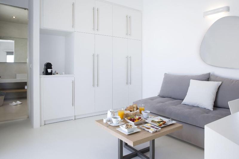 May Seven Suites Hotel - Oda