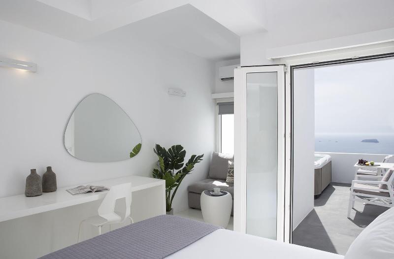 May Seven Suites Hotel - Oda