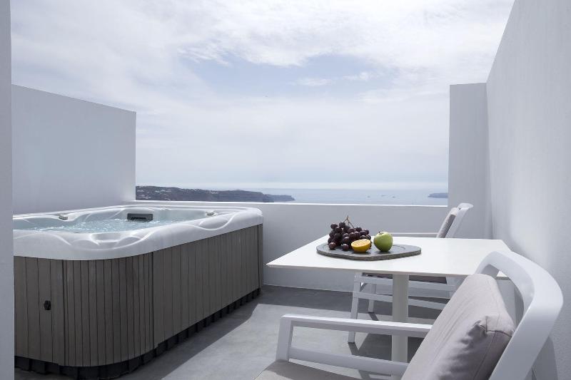 May Seven Suites Hotel - Oda