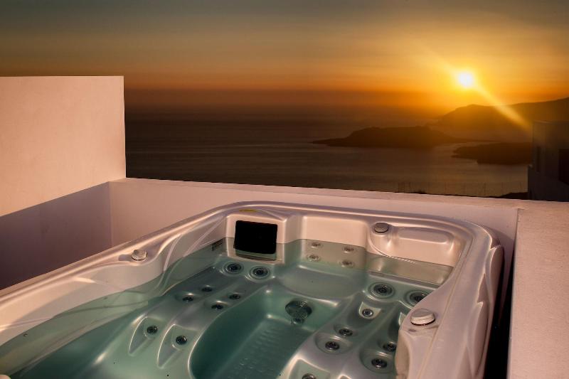 May Seven Suites Hotel - Oda