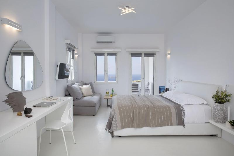 May Seven Suites Hotel - Oda