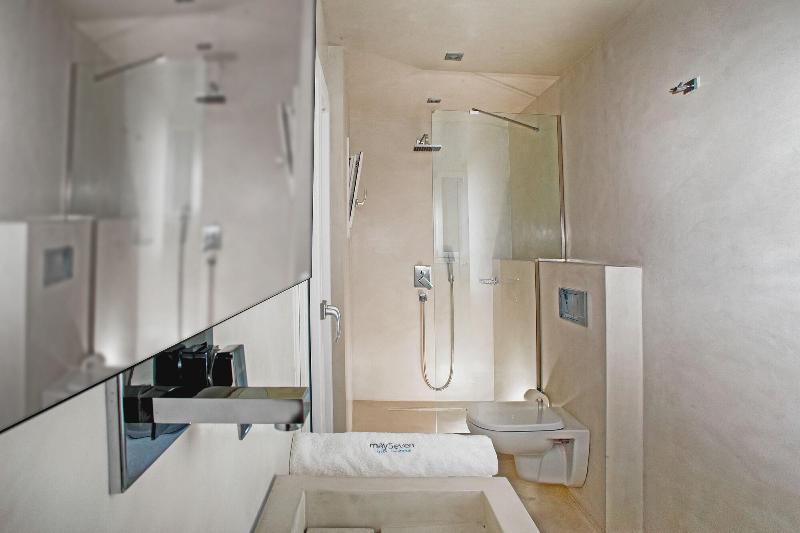 May Seven Suites Hotel - Oda