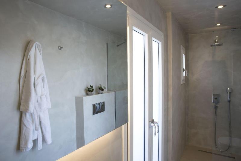 May Seven Suites Hotel - Oda