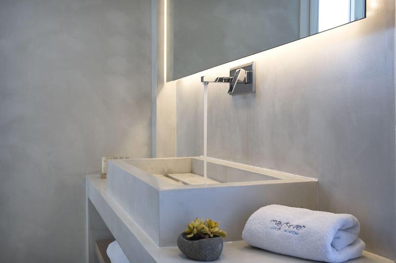 May Seven Suites Hotel - Oda