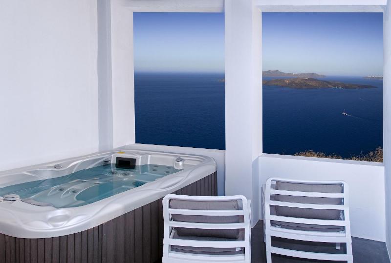 May Seven Suites Hotel - Oda