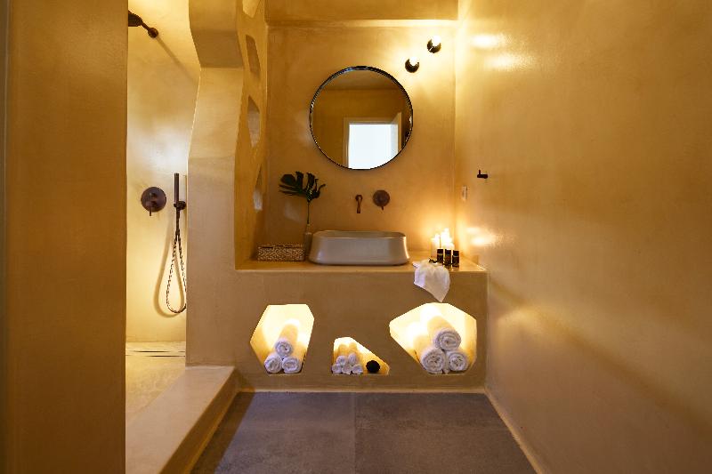 Aeon Suites by Mr and Mrs White - Oda