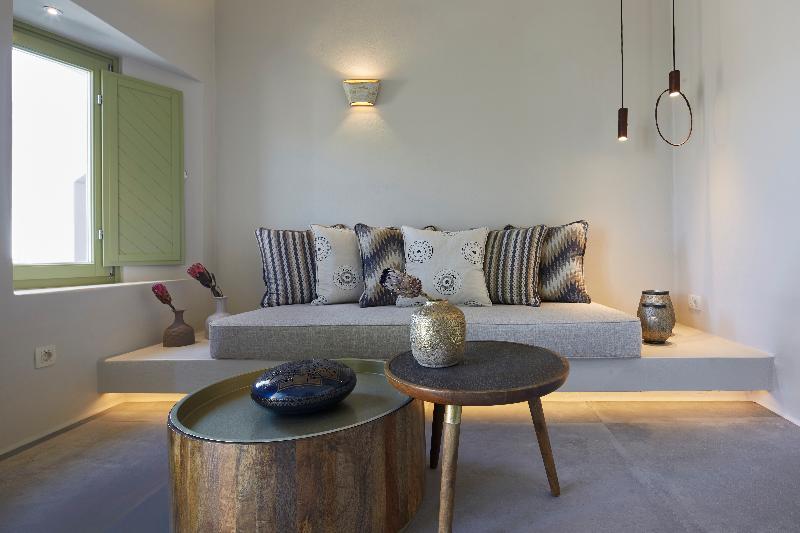 Aeon Suites by Mr and Mrs White - Oda
