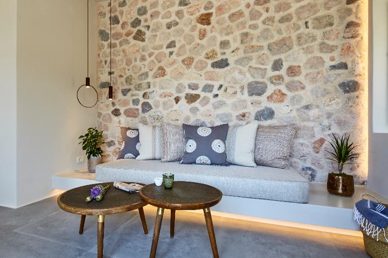 Aeon Suites by Mr and Mrs White - Oda
