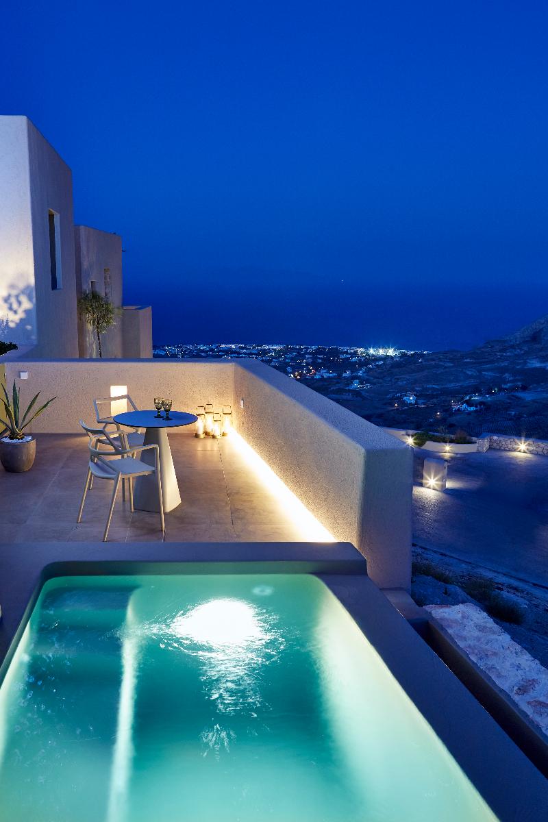 Aeon Suites by Mr and Mrs White - Oda