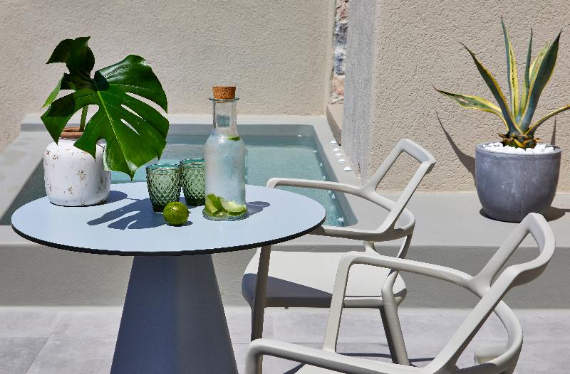 Aeon Suites by Mr and Mrs White - Oda