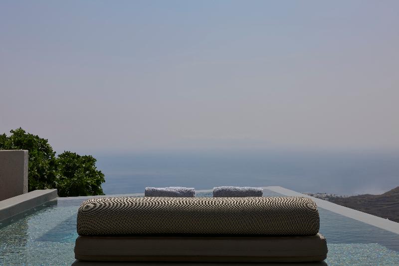 Aeon Suites by Mr and Mrs White - Oda