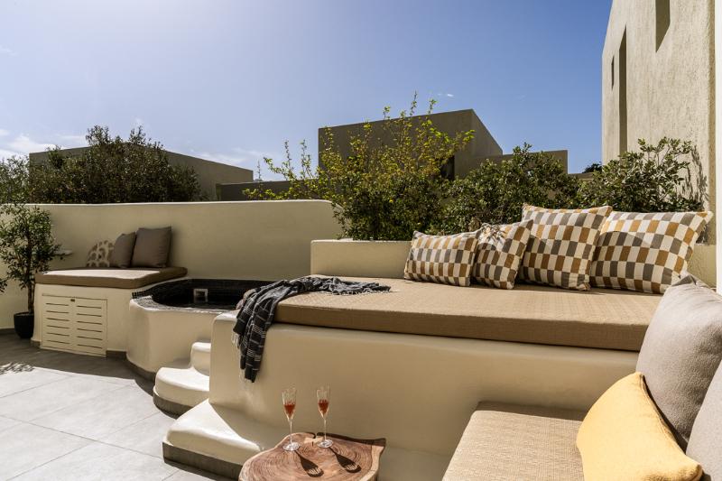 Aeon Suites by Mr and Mrs White - Oda