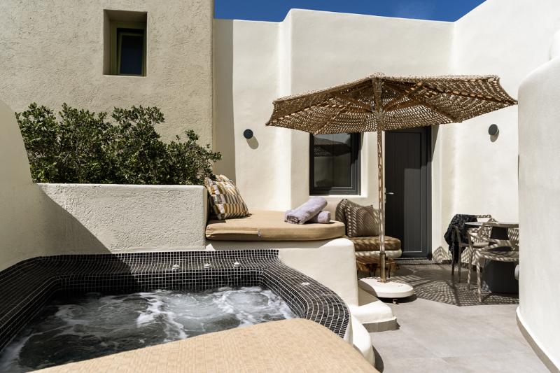 Aeon Suites by Mr and Mrs White - Oda