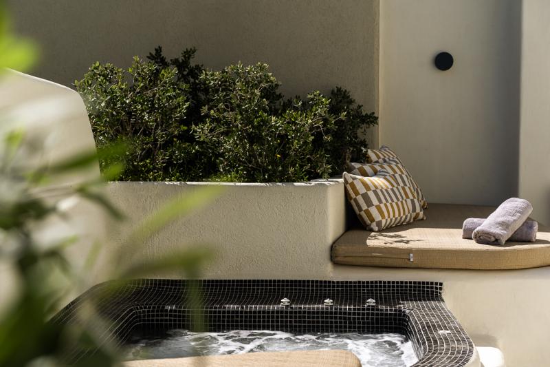 Aeon Suites by Mr and Mrs White - Oda