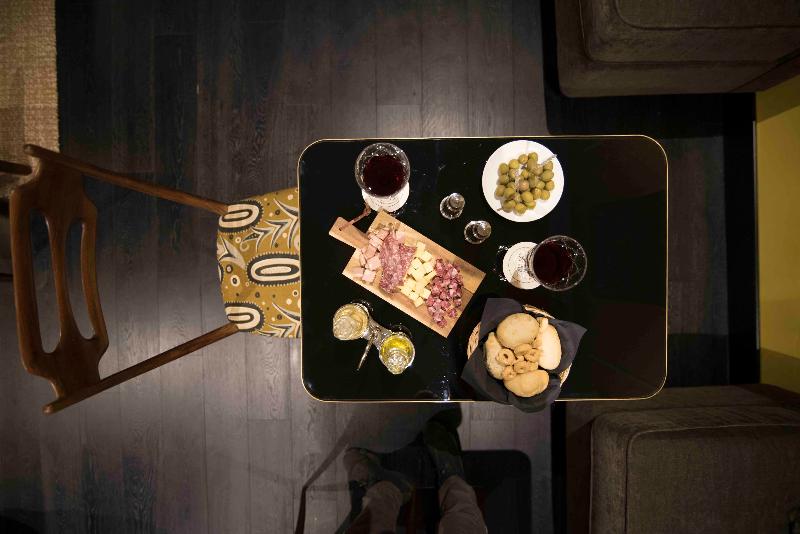 Caruso Place - Luxury Rooms & Suites - Bar