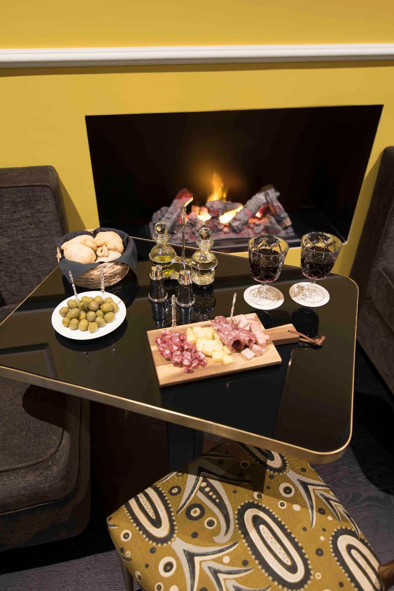Caruso Place - Luxury Rooms & Suites - Bar