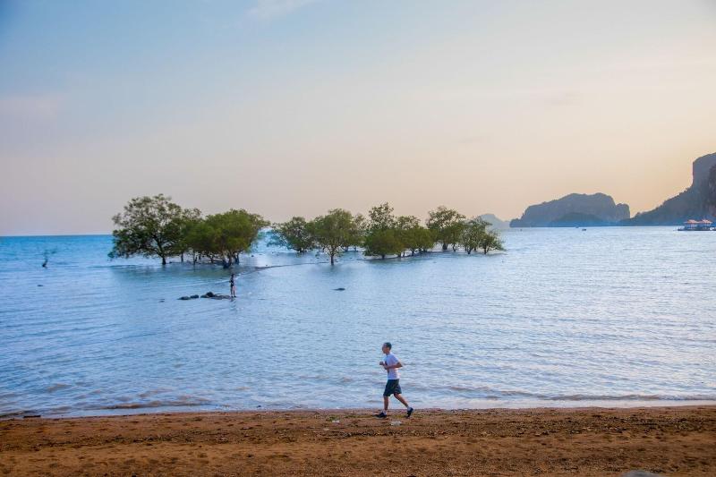 Villa Cha Cha Krabi Beachfront Resort - Plaj