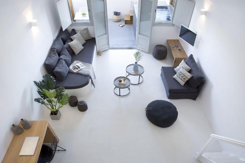 June Twenty Suites - Oda