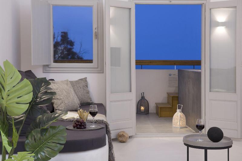 June Twenty Suites - Oda