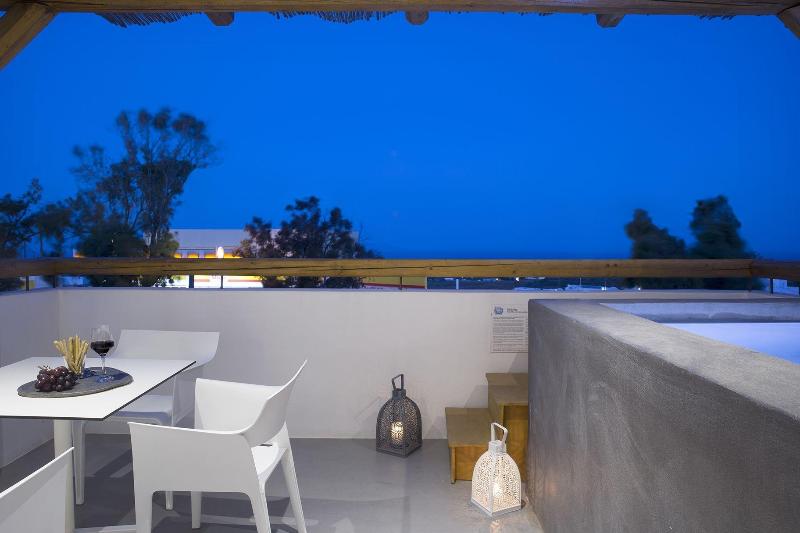 June Twenty Suites - Oda