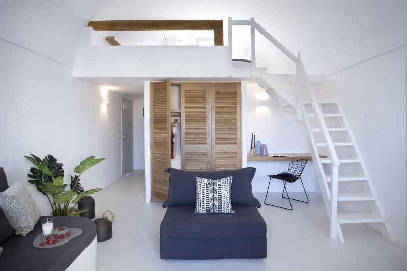 June Twenty Suites - Oda