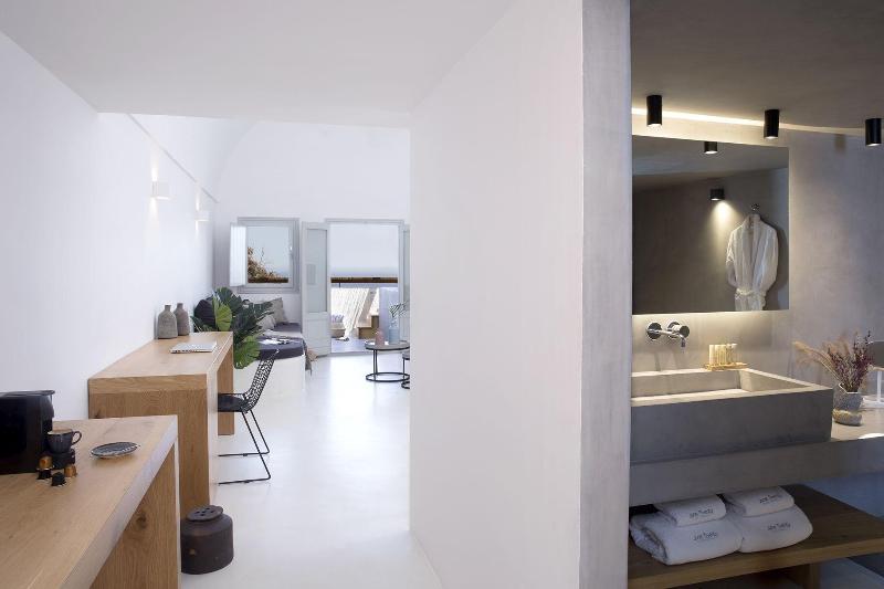 June Twenty Suites - Oda