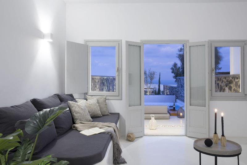 June Twenty Suites - Oda