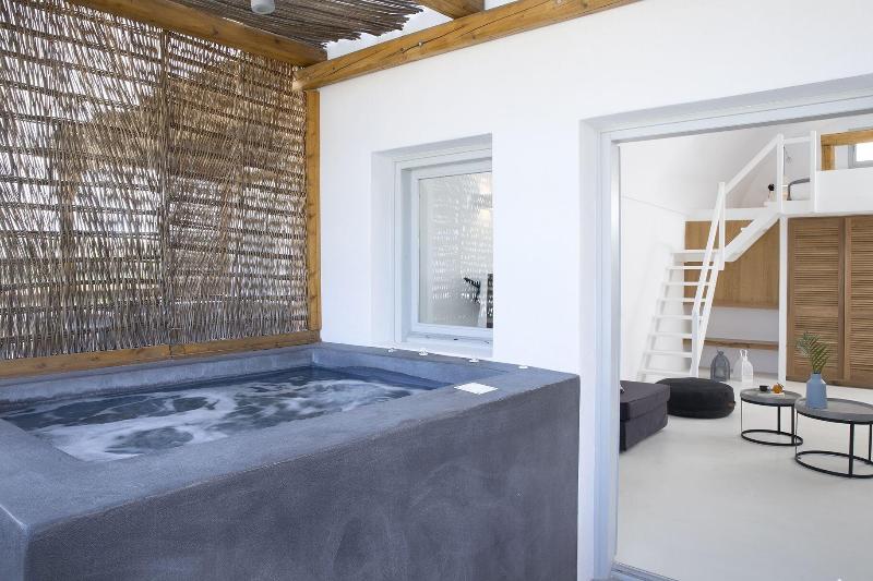 June Twenty Suites - Oda