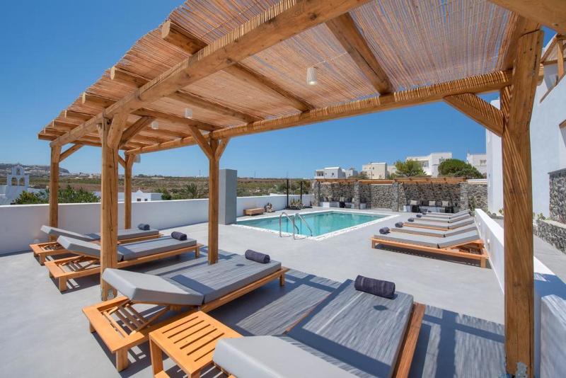 June Twenty Suites - Havuz