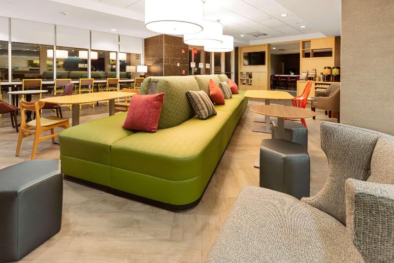 Home2 Suites by Hilton Newark Airport - Lobi