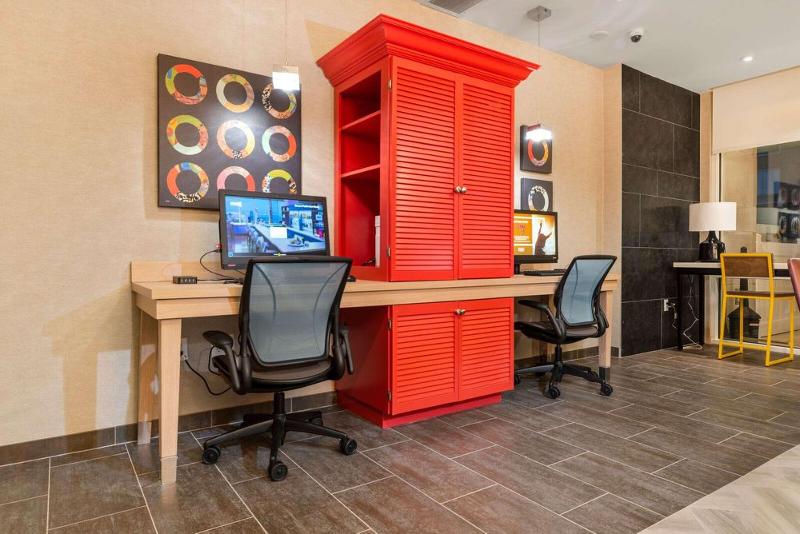 Home2 Suites by Hilton Newark Airport - Toplantı