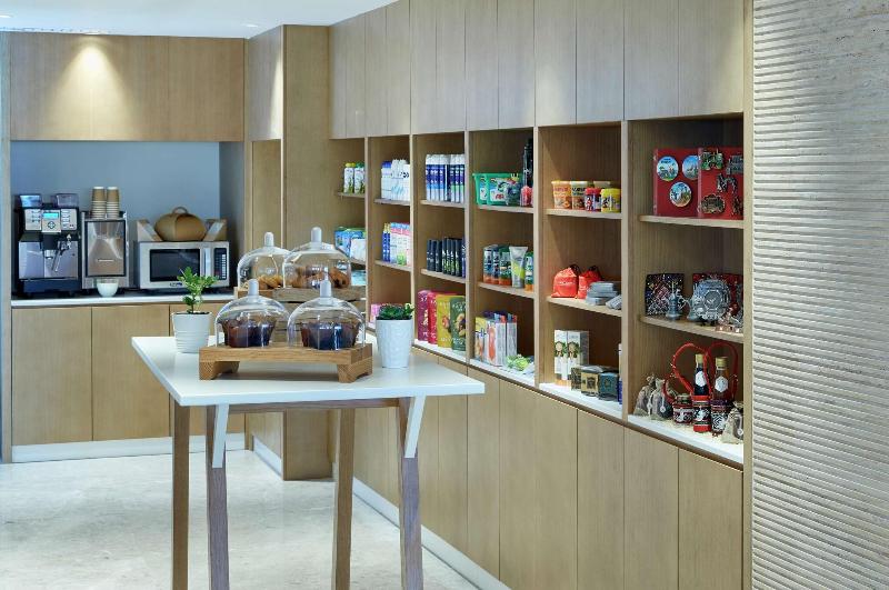 Hilton Garden Inn Muscat Al Khuwair - Bar