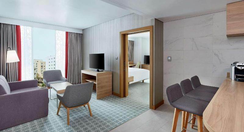 Hilton Garden Inn Muscat Al Khuwair - Oda