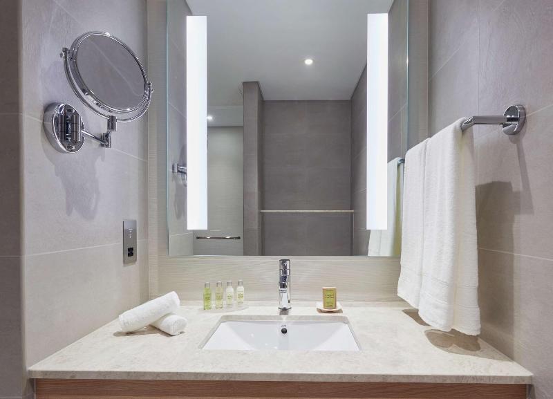 Hilton Garden Inn Muscat Al Khuwair - Oda