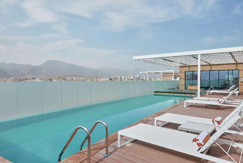 Hilton Garden Inn Muscat Al Khuwair - Havuz