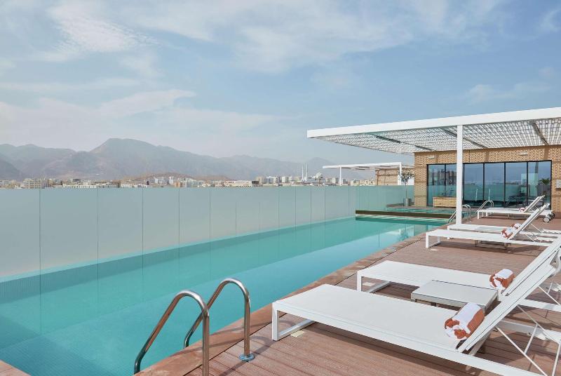 Hilton Garden Inn Muscat Al Khuwair - Havuz