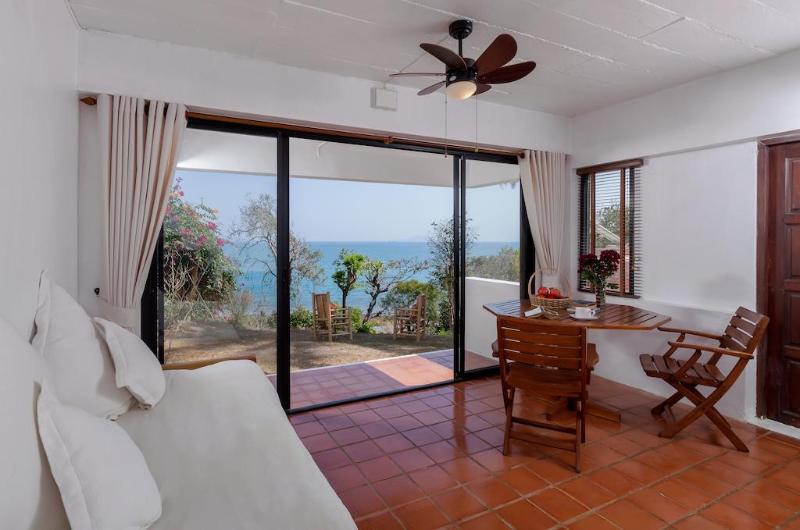 Baan Khunying - Secluded Phuket Beachfront Villa - Oda