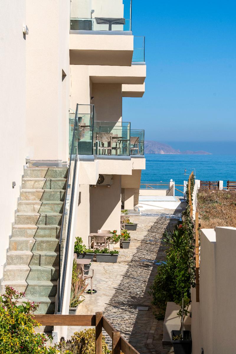 Almare Beach - Lobi