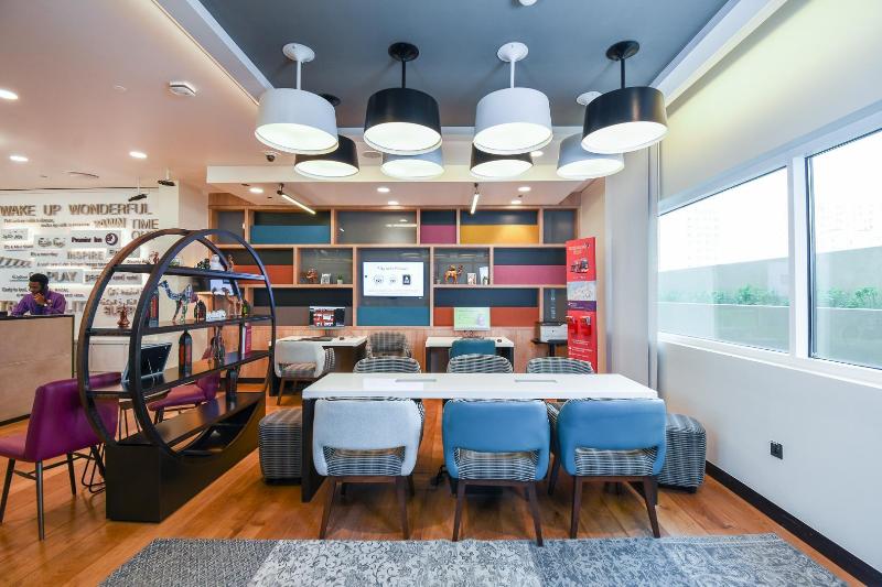 Premier inn Dubai Al Jaddaf - Lobi